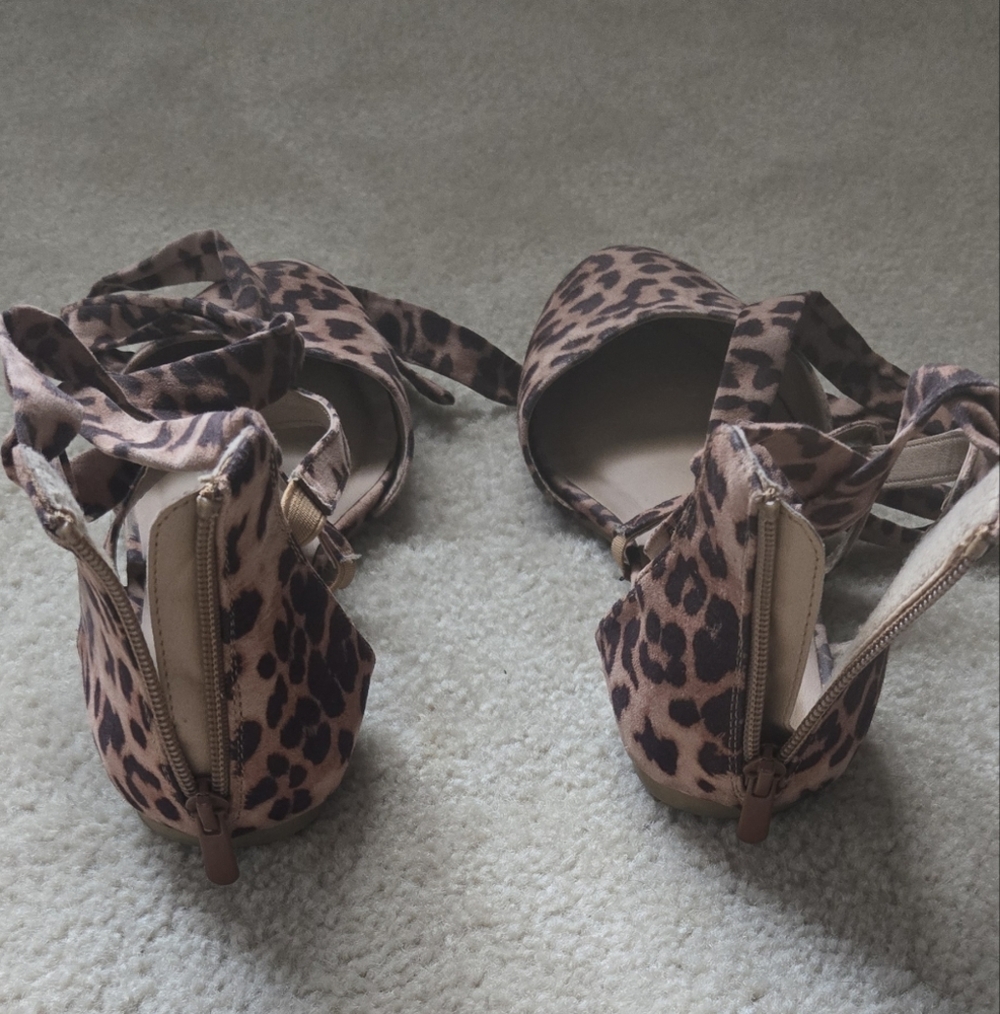 Torrid Leopard Print Ankle Wrap Flats Size 7.5 Wide - Picture 2 of 4